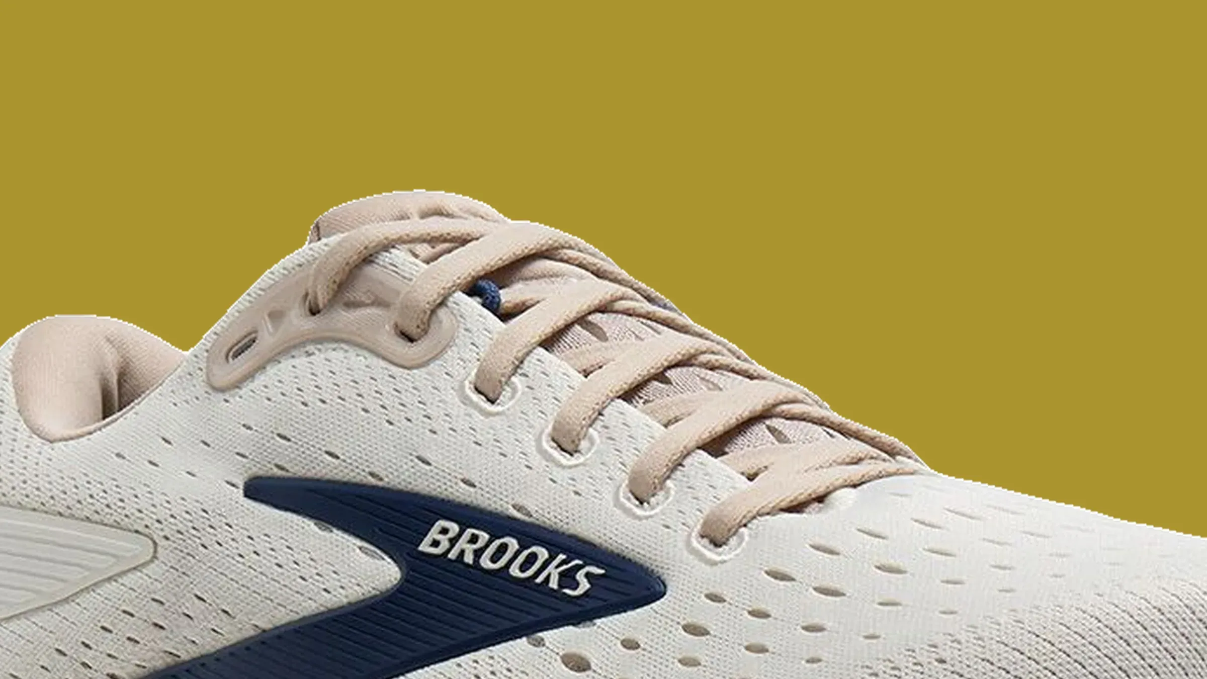 Brooks Ghost Max 3 và Nike Pegasus Trail: hai deal giày chạy bộ đáng tiền