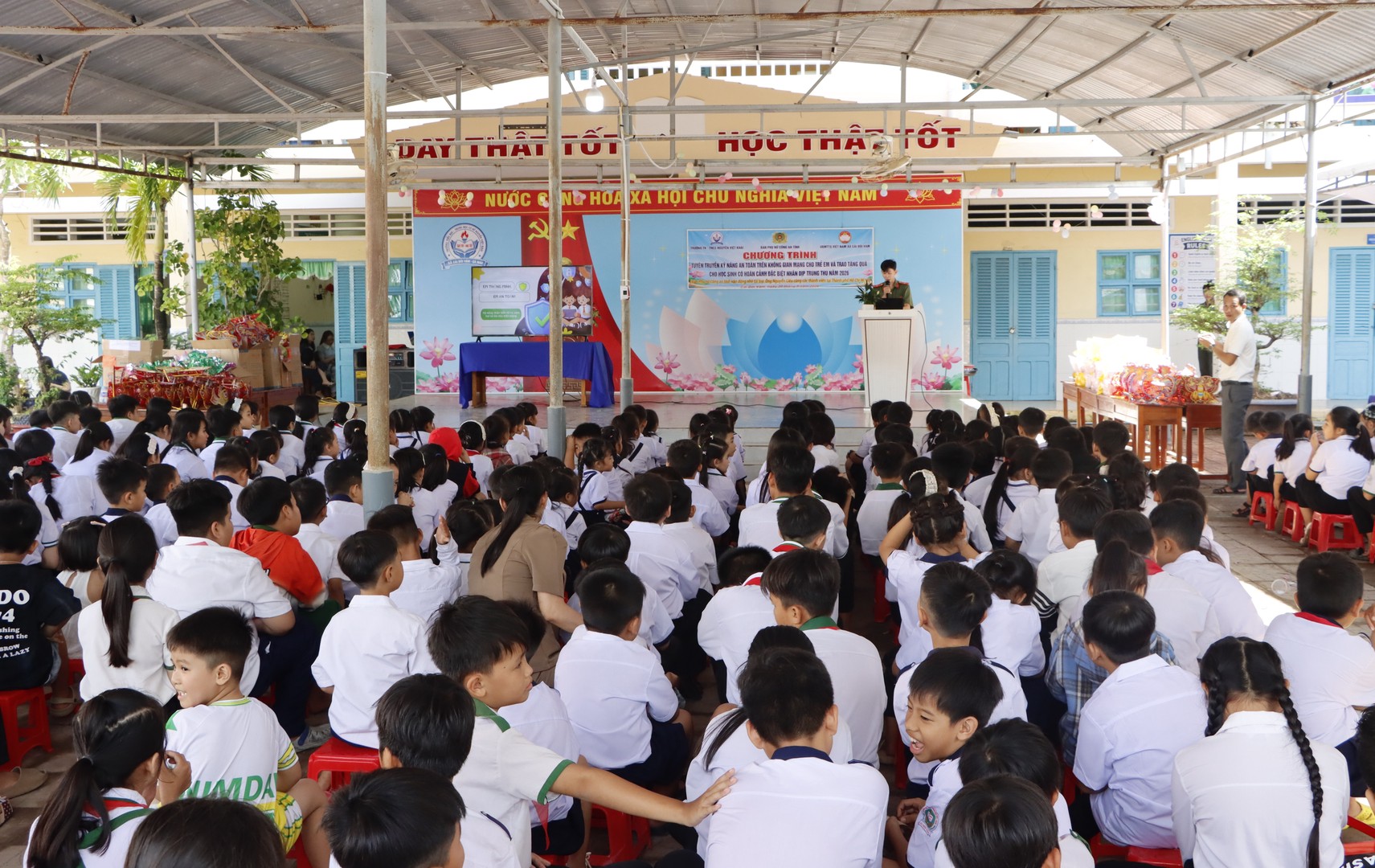 Trung thu an toàn số: Biến lễ hội thành lớp học bảo vệ trẻ trực tuyến