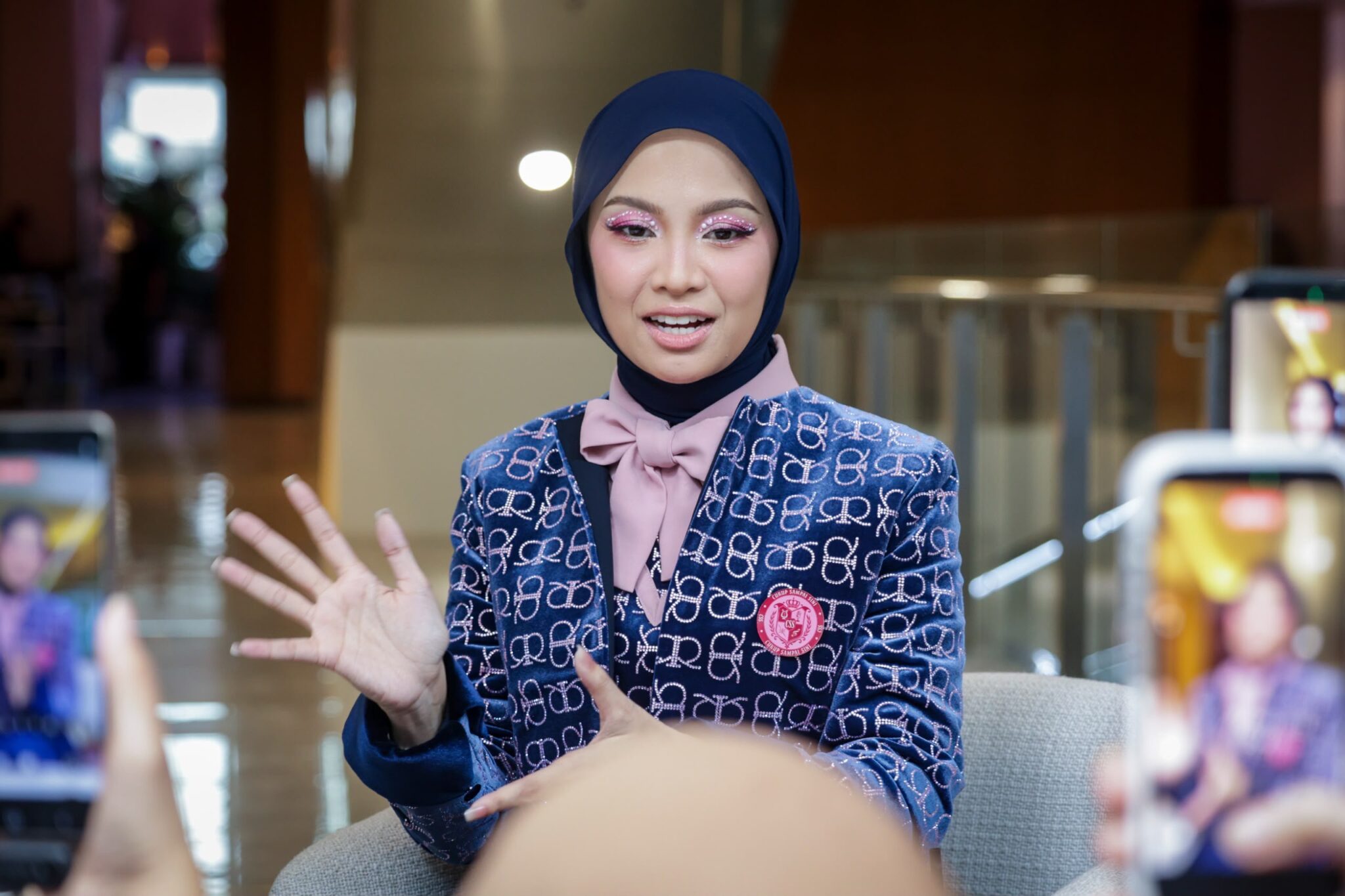 Bagaimana Penyanyi Menetapkan Batas Kritik Demi Keluarga