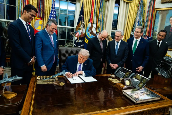 Chiến lược AI ba tầng của Trump và ưu thế siêu trí tuệ