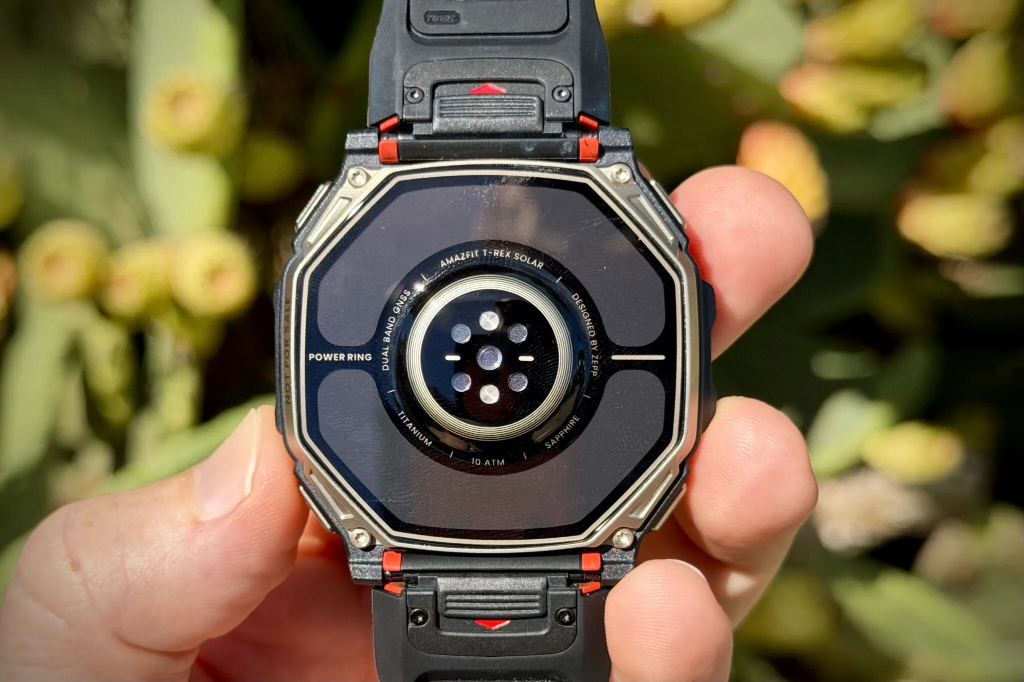 Amazfit T-Rex Dual Solar: AMOLED solar có đáng nâng cấp?