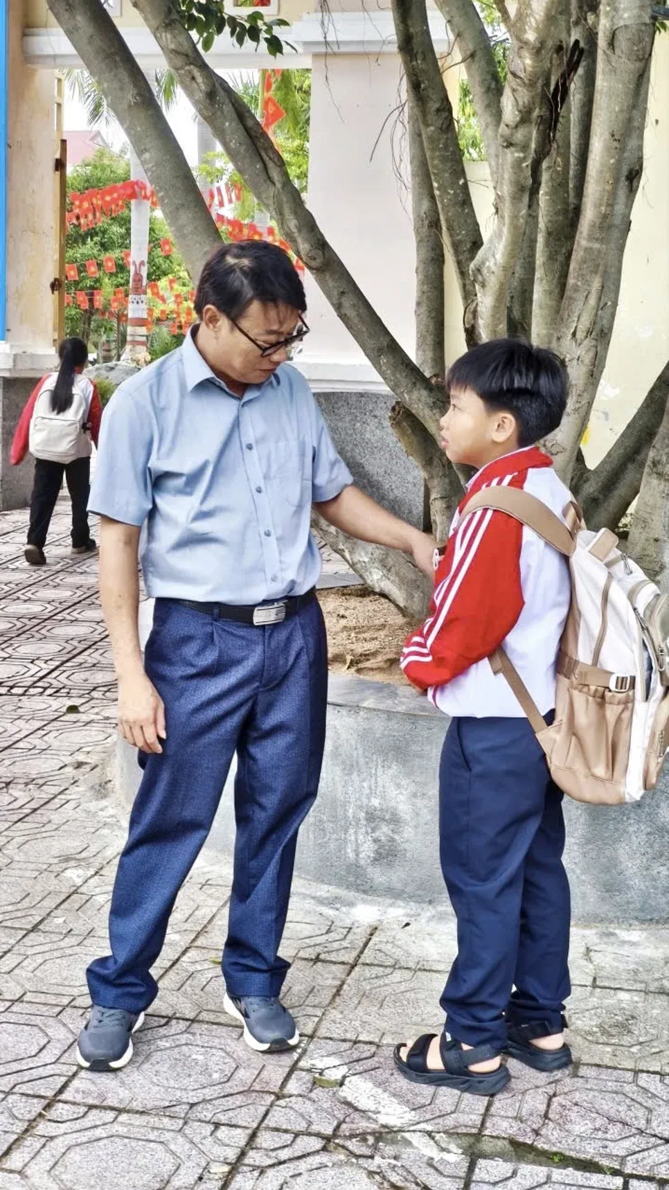 Những câu chuyện cảm động từ các thầy cô thầm lặng trong trường học