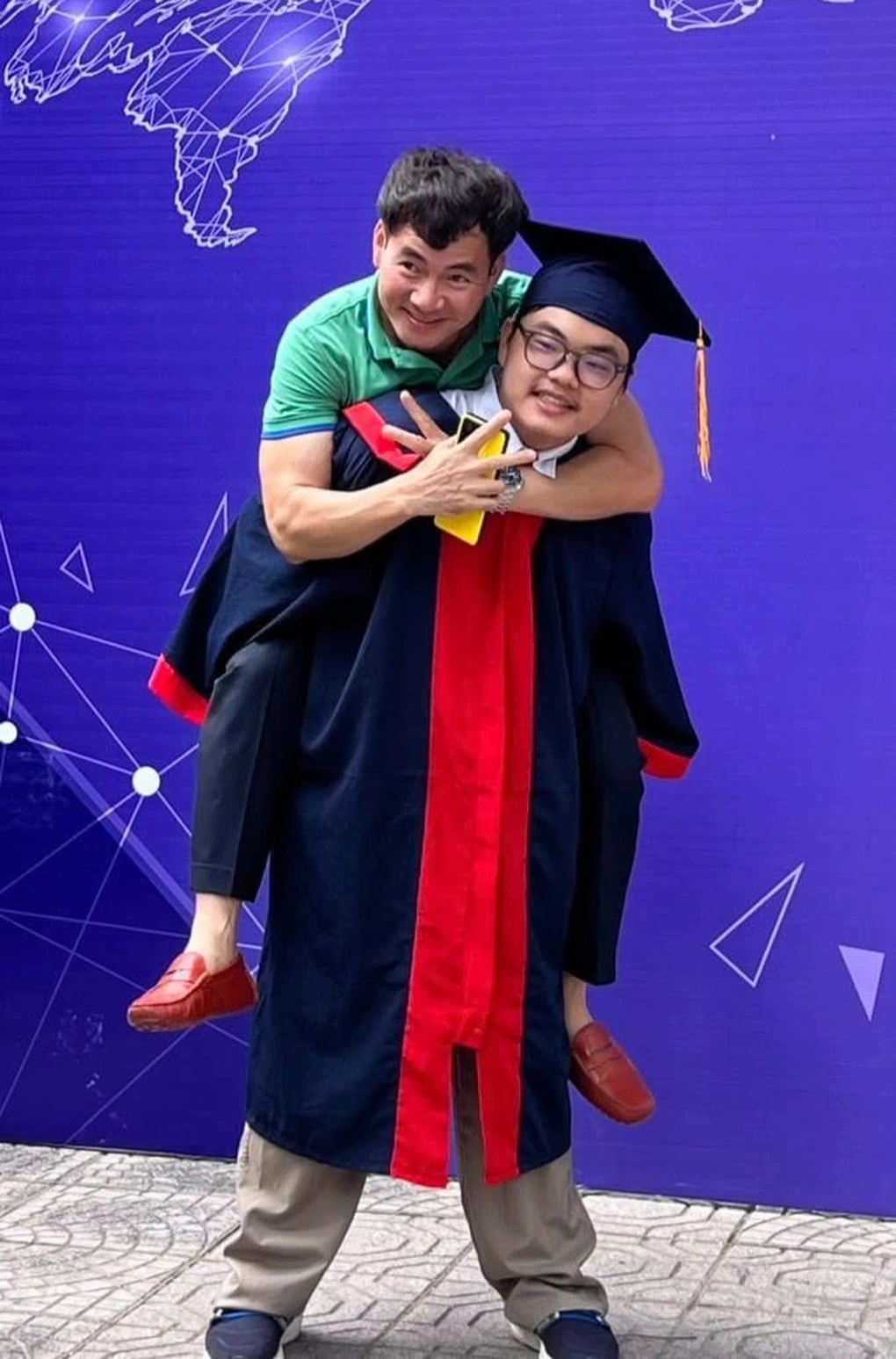 Khi con em của nghệ sĩ bước lên sân khấu: niềm vui, nỗi lo và câu chuyện truyền nghề