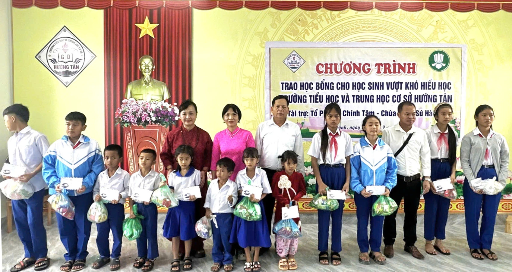 Hơn 400 suất học bổng cho học sinh khó khăn: mở rộng từ lớp học đến biển đảo