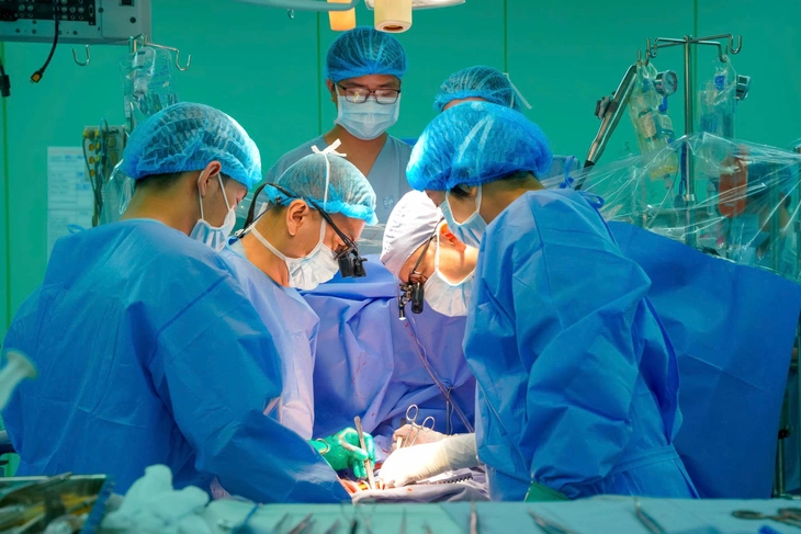 Cấy ghép trái tim cơ học CorHeart 6: bước ngoặt cho người suy tim nặng