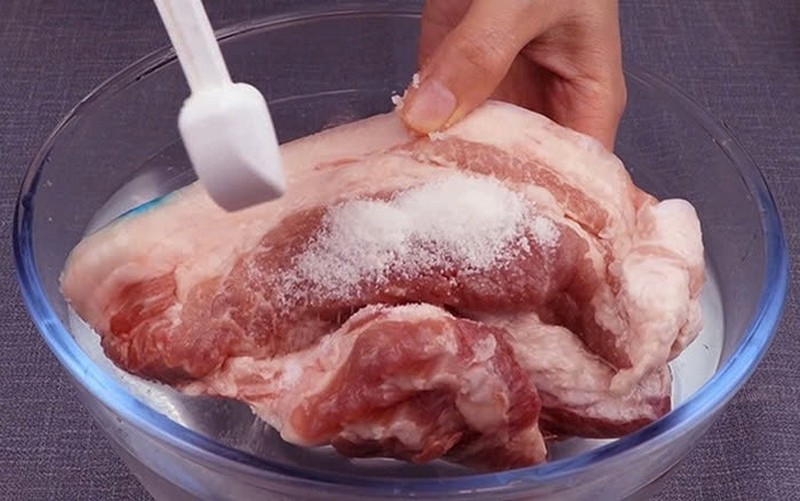 Rã đông thịt đúng cách: So sánh các phương pháp an toàn và hiệu quả