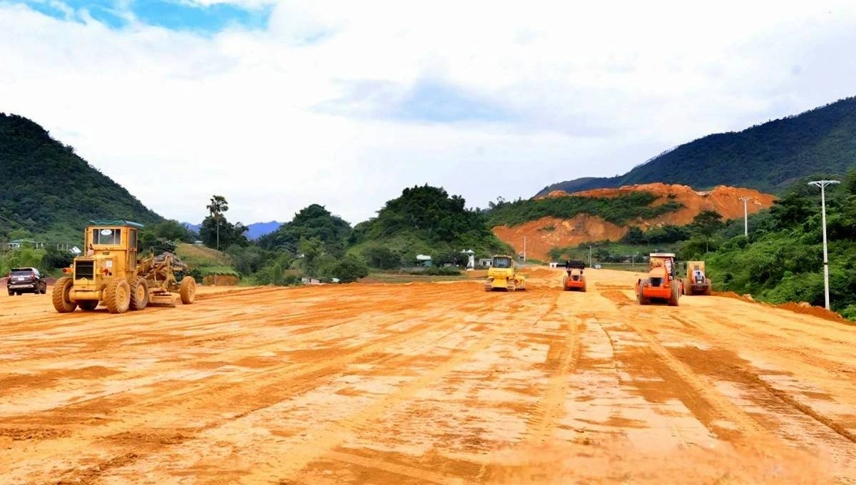 Cao tốc Việt Trì - Hòa Bình 15.700 tỷ: 2 ống hầm xuyên núi và cuộc đua với địa chất