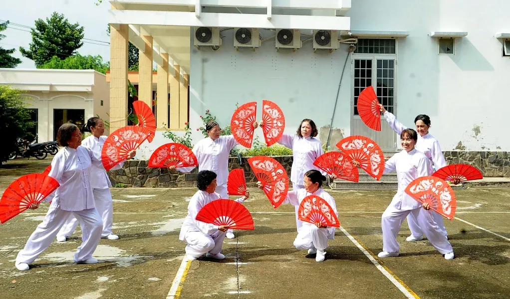 Thể dục dưỡng sinh cộng đồng: chiếc “bệ đỡ” mới cho tuổi già khỏe và gắn kết