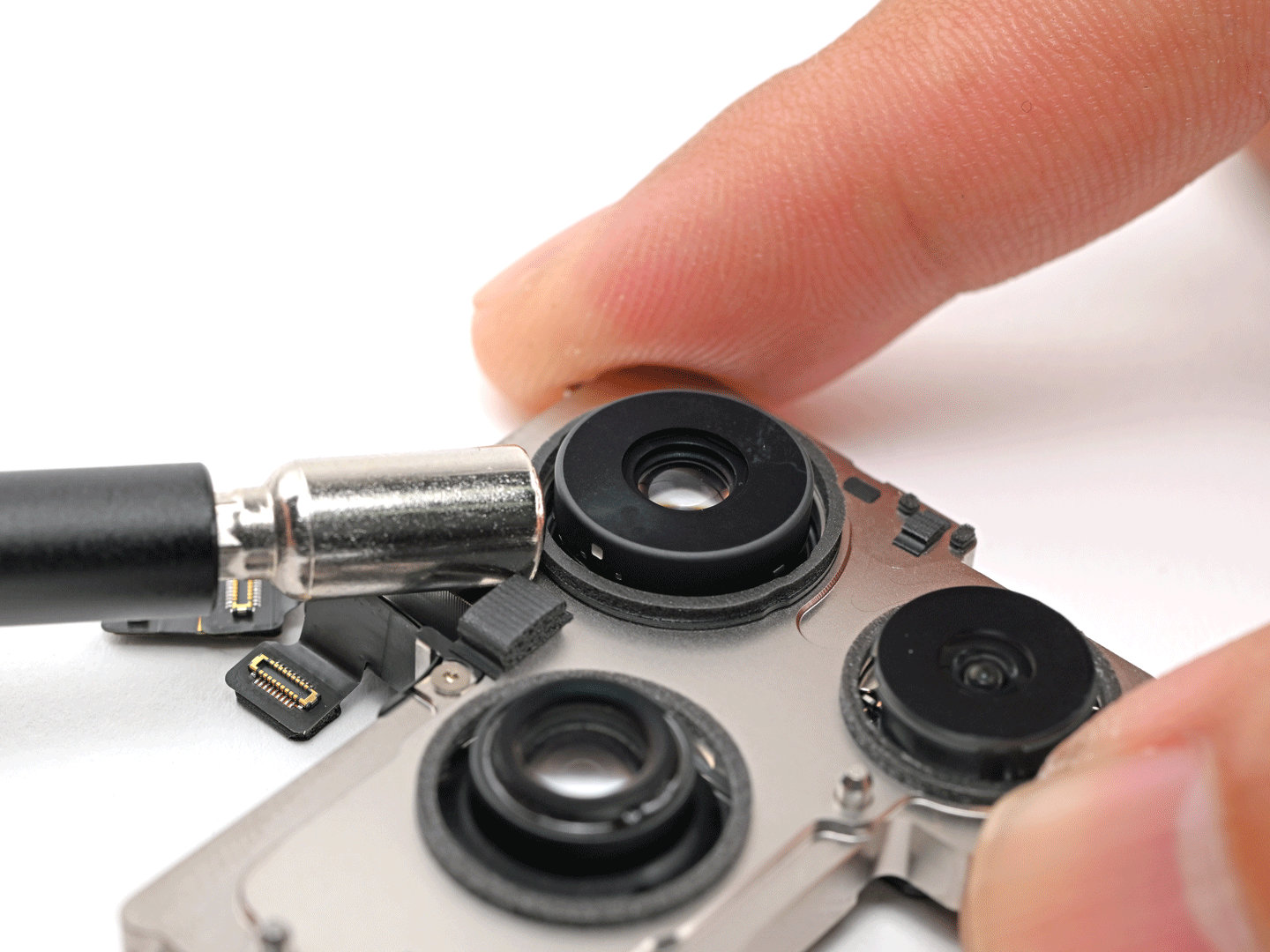 Bên trong iPhone 18 Pro: cơ chế khẩu độ biến thiên và cái giá của khả năng sửa chữa