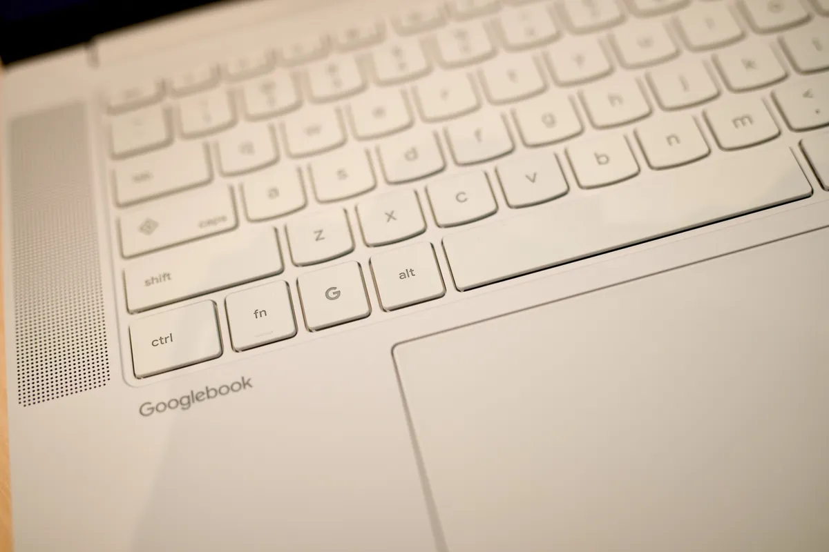 Googlebook vs ASUS Zenbook A16: laptop AI nào hợp dân văn phòng?