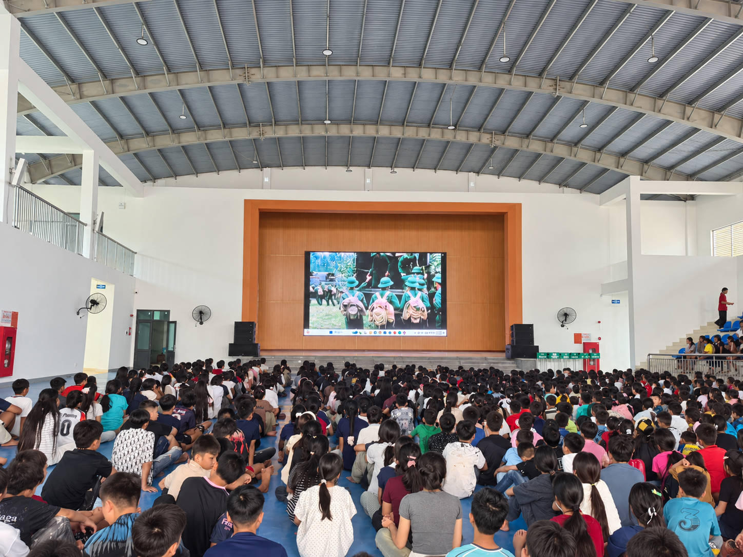 Từ vùng biên viễn đến lớp học hiện đại: bước ngoặt cho học sinh Phong Thổ