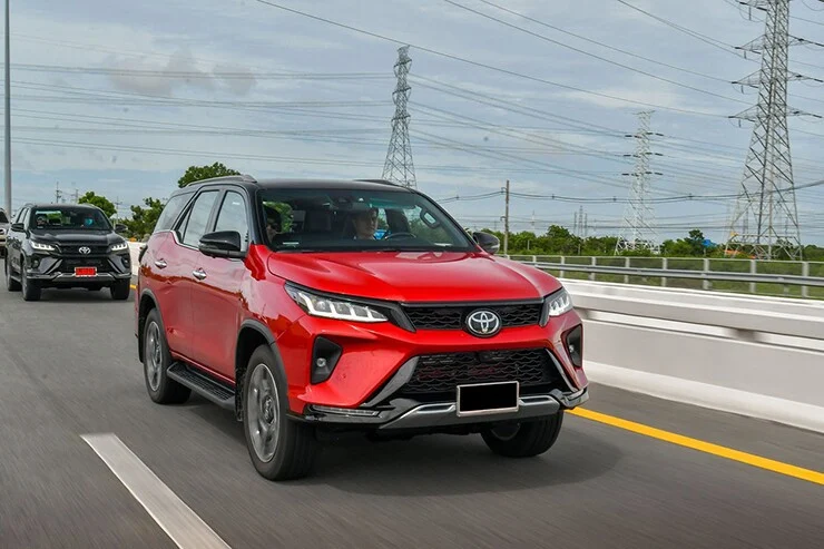 Toyota Fortuner: Động cơ Euro 5, TSS và giá từ 1,055 tỷ