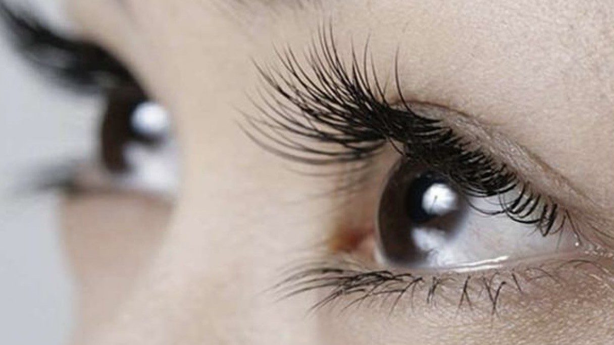 Lông Mi Khỏe Mạnh Không Cần Mascara: 4 Bí Quyết Chăm Sóc