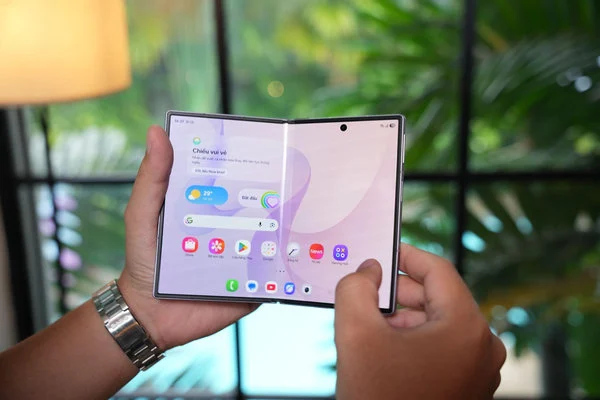 Galaxy Z Fold8 sau một tháng sử dụng: có đáng đổi từ máy thanh?