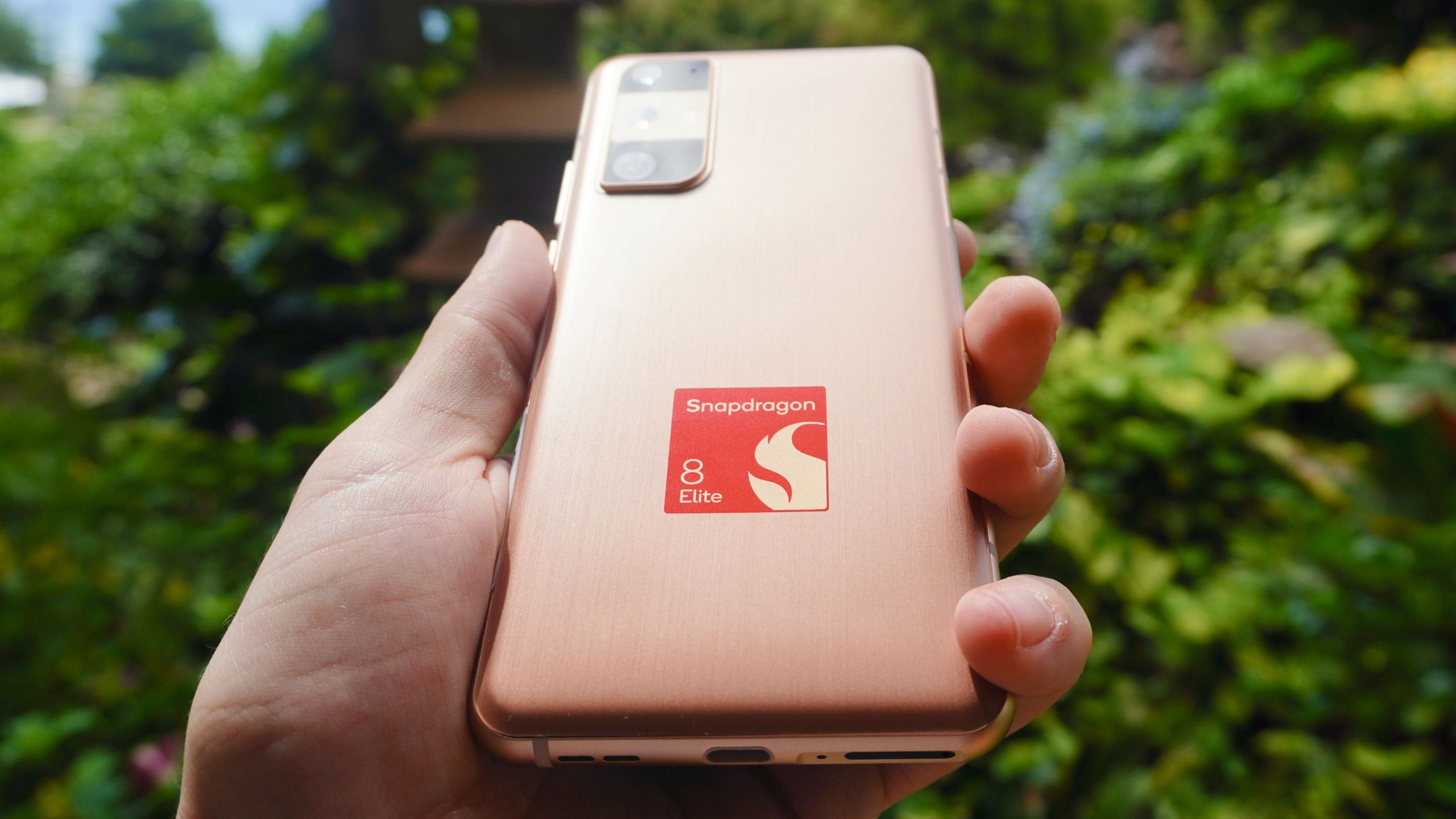 Snapdragon 8 Elite Extreme Gen 6 vs Elite Gen 6: Qualcomm đang toan tính điều gì?