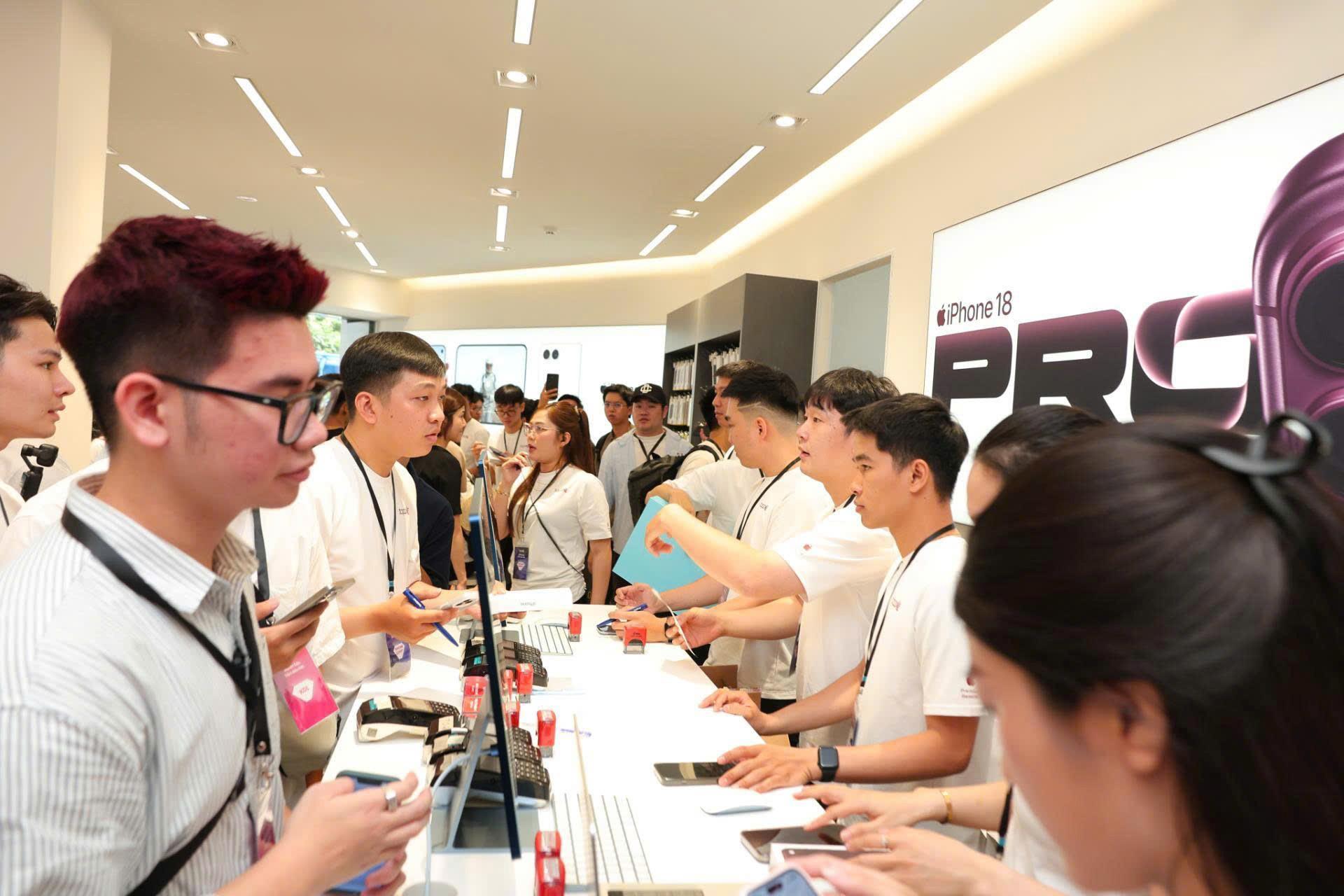 Vì sao iPhone 18 bùng nổ tại Việt Nam nhưng quốc tế nguội lạnh?