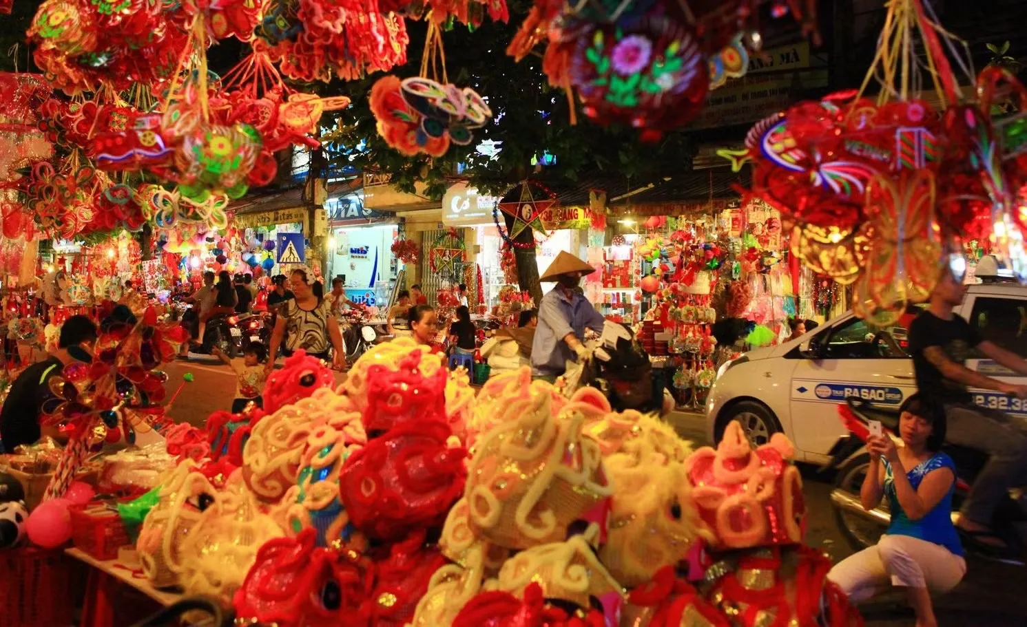Hà Nội mùa Trung thu: Bộ hướng dẫn chụp ảnh những điểm check-in truyền thống lung linh nhất