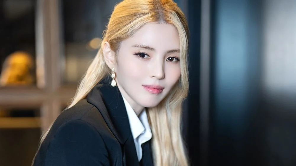 Han So Hee tái ngộ 'con gái' Jennie: Khi phim ảnh không dừng ở trường quay