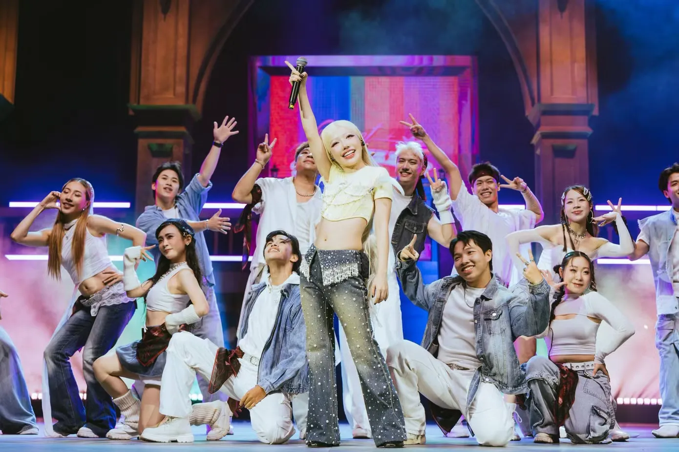 Khi quà tặng concert lấn át âm nhạc trong cuộc đua benefit