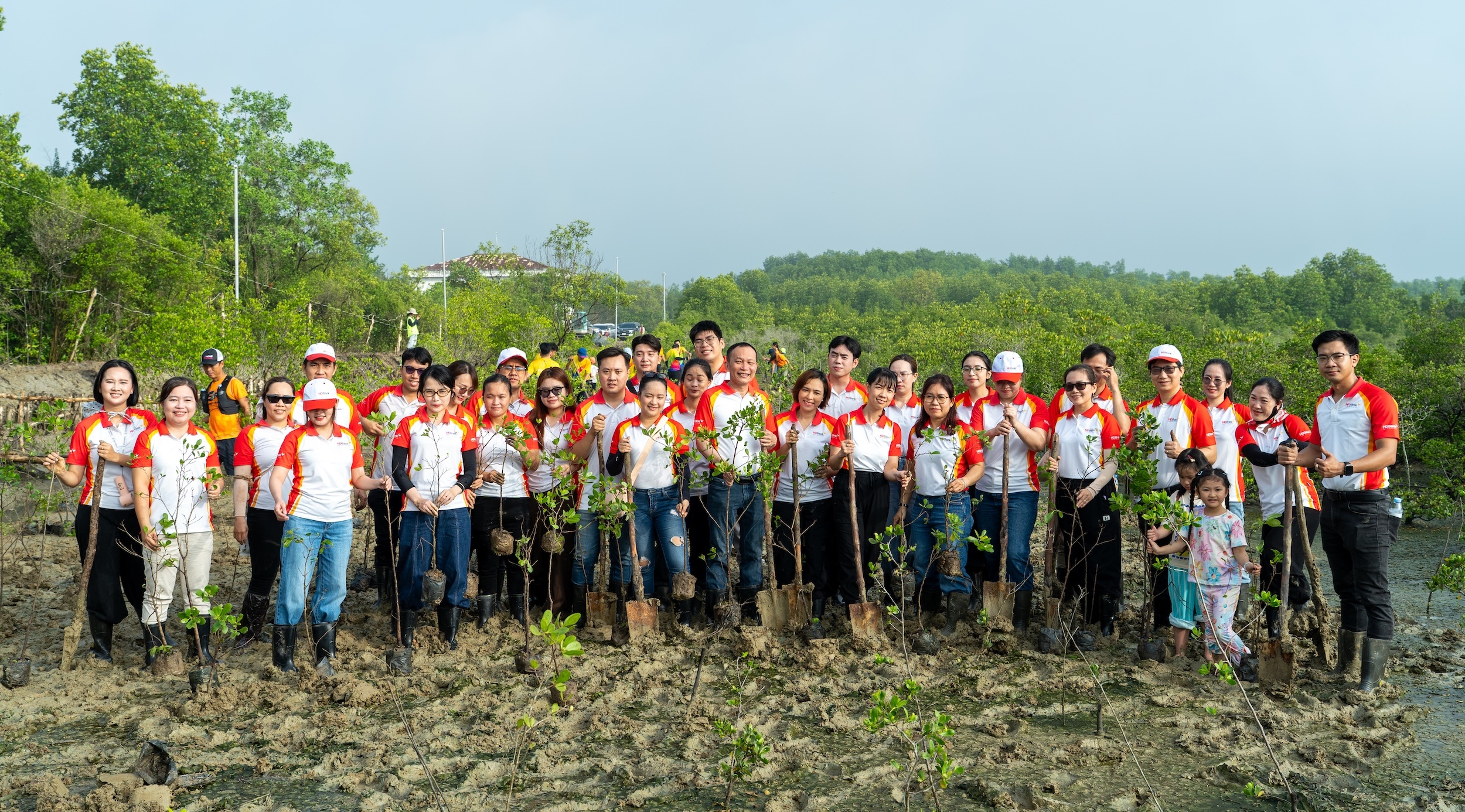 HDBank Green Marathon: Khi mỗi bước chạy là lời hứa giữ màu xanh Cần Giờ