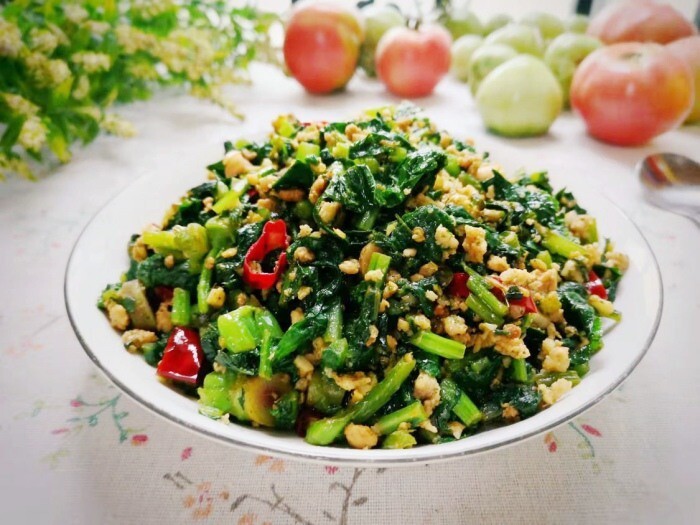 Cải ngồng và lá củ cải: Hai rau xanh chất xơ cao nên mua
