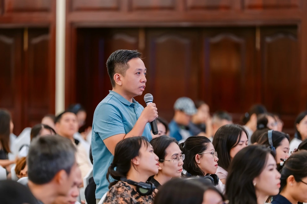 Phụ huynh Việt từ quản lý màn hình đến nuôi dưỡng sức khỏe số
