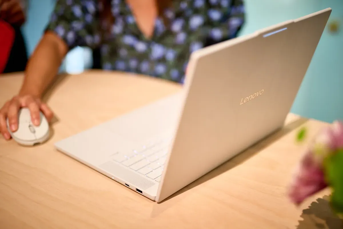 Googlebook Laptop AI Và Office 365 Copilot: Cái Nào Đáng Cho Công Nhân Văn Phòng Đặt Cược?