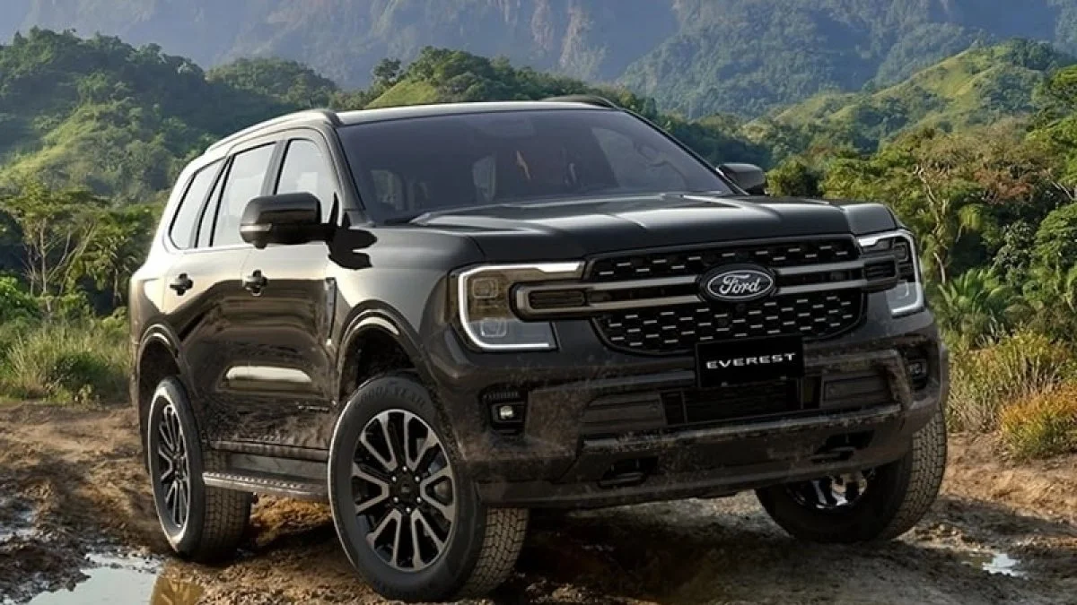 Ford Everest giảm giá mạnh: bước đi phòng thủ trước Hyundai Santa Fe