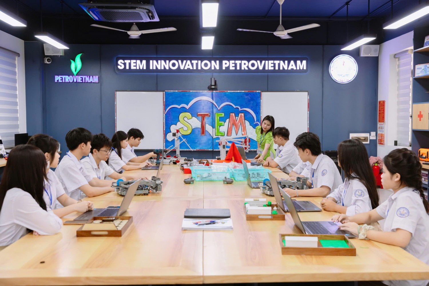 Quảng Ninh bứt phá phòng thực hành STEM và giáo dục AI
