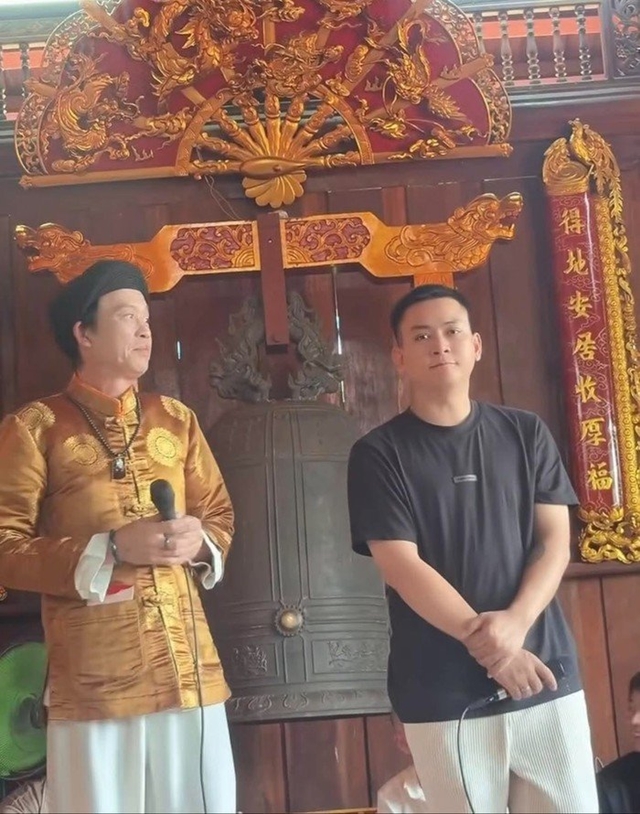 Hoài Lâm – Hoài Linh hội ngộ tại đền thờ Tổ: hơn cả một màn song ca