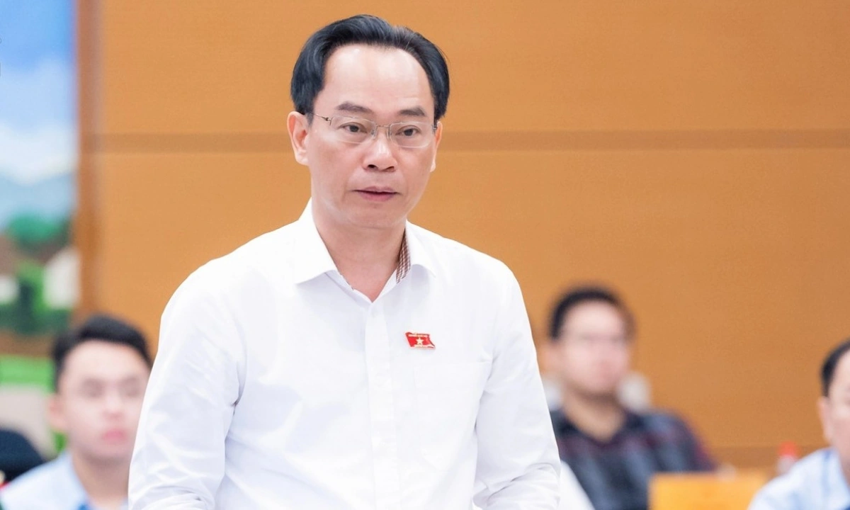 Giải pháp thiếu sách giáo khoa và sắp xếp giáo viên: cam kết và khoảng trống