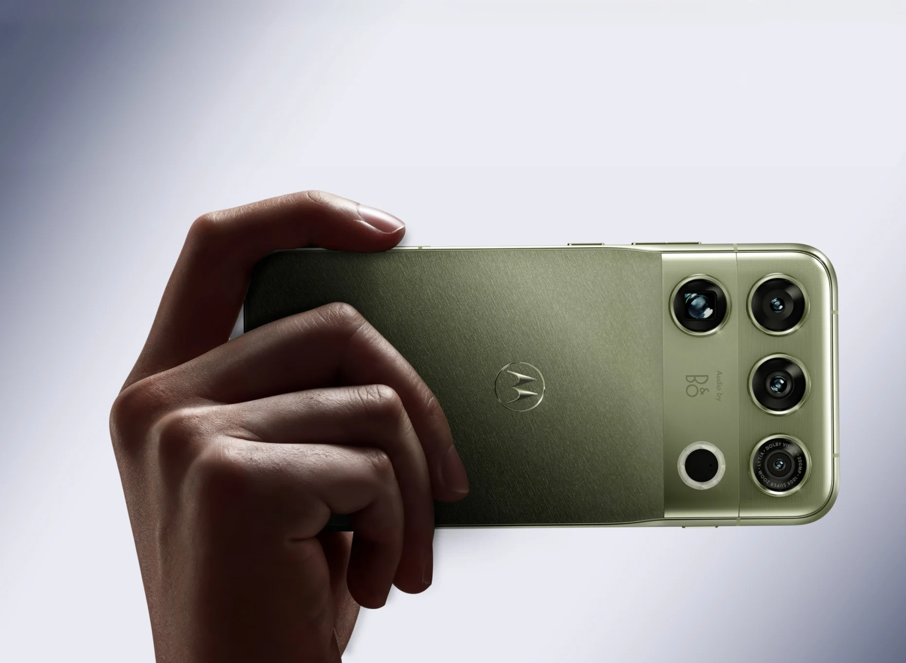 Motorola Signature 27: Cụm camera độc lạ và tham vọng thách thức iPhone, Samsung