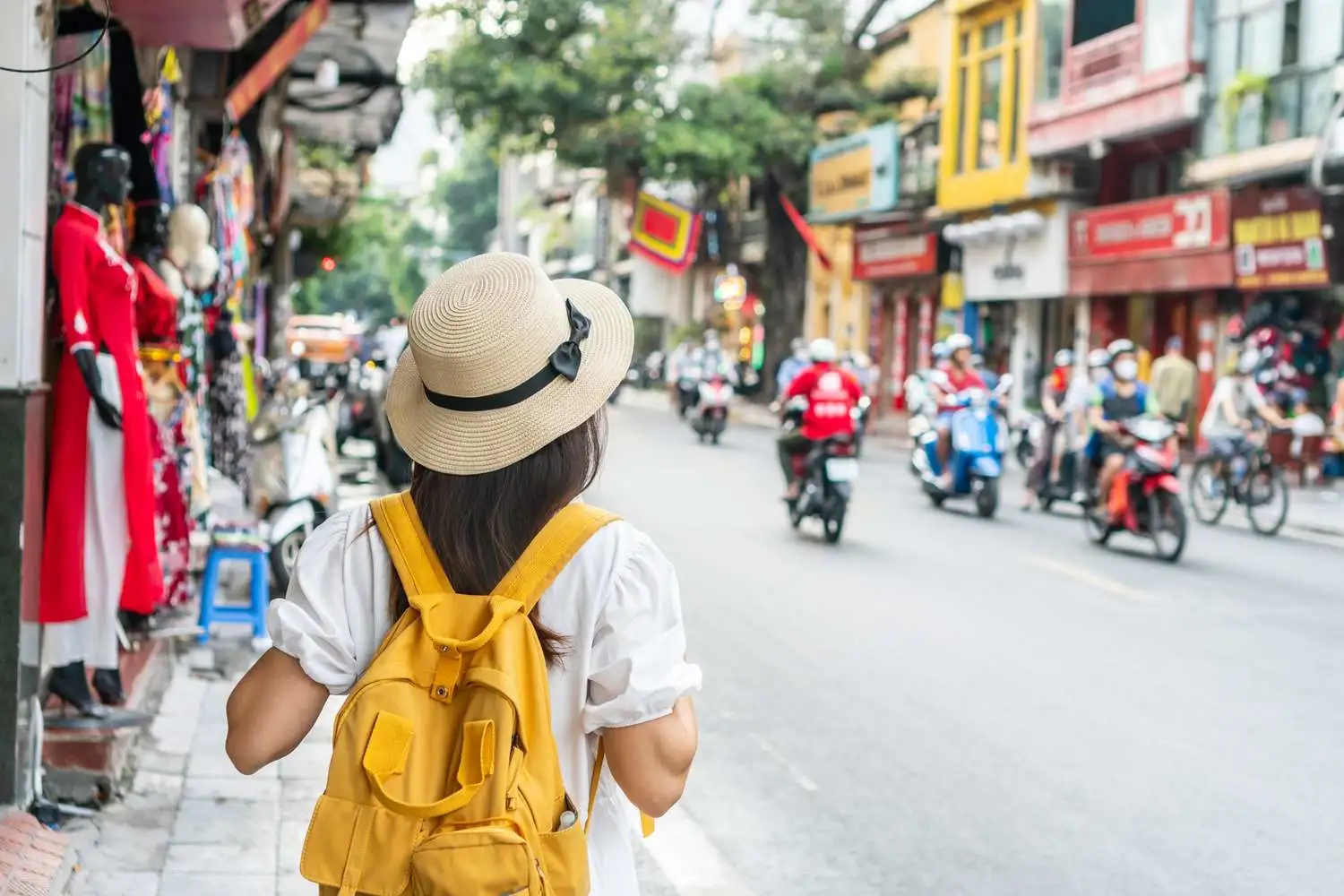 Tại sao du lịch Việt Nam tăng trưởng hai con số khi du lịch toàn cầu giảm tốc