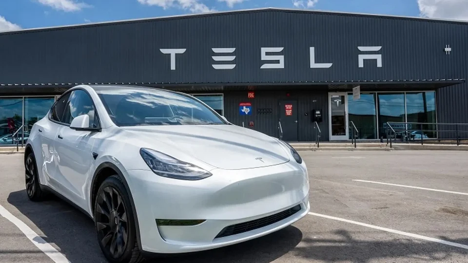 Tesla chính thức vào cuộc: VinFast sẽ giữ được lợi thế sân nhà?