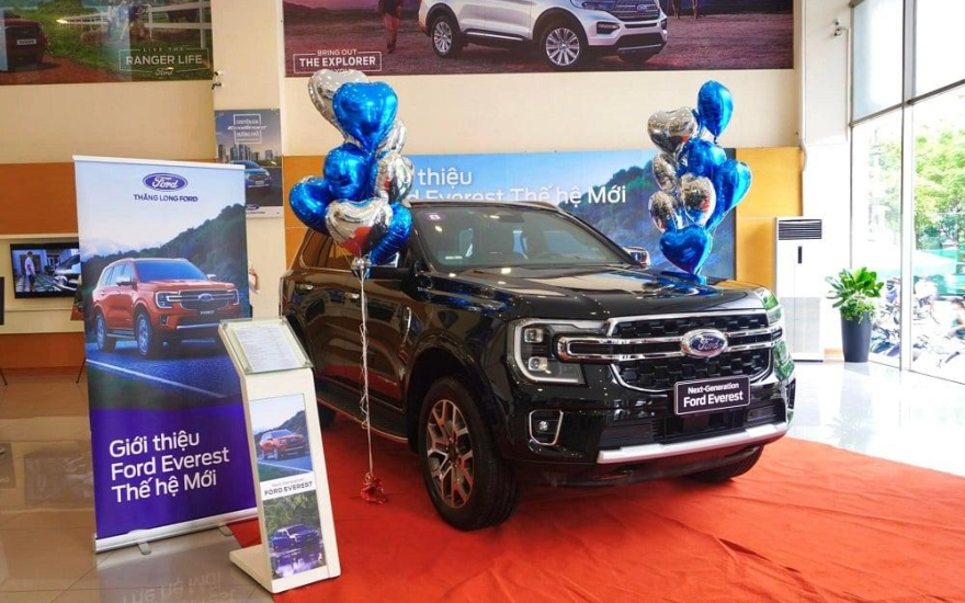 Ford Everest giảm giá mạnh: bước đi phòng thủ trước Hyundai Santa Fe