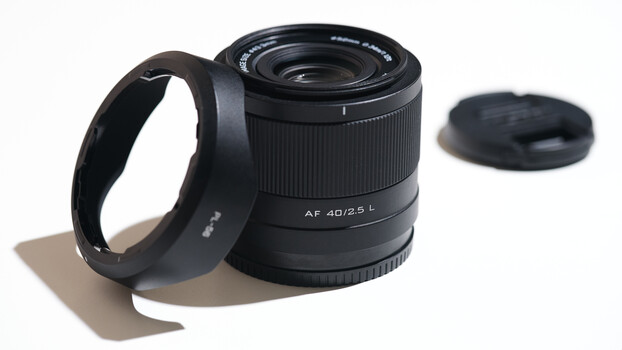 Ống kính prime L-Mount nhẹ cho du lịch: chọn 20mm hay 40mm?