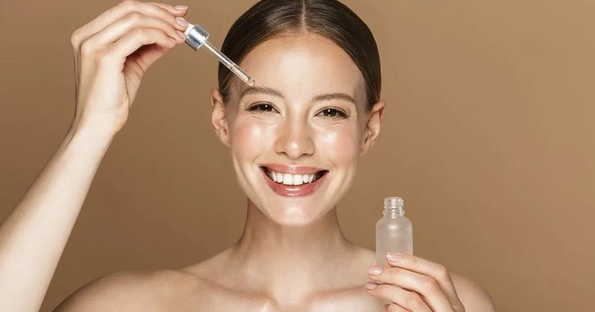 Cách chọn serum và kem dưỡng phục hồi da khô bong tróc hiệu quả nhất