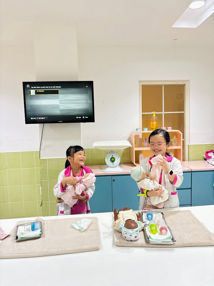 Khi trẻ buông điện thoại xuống: cha mẹ chuẩn bị gì để con không buồn chán?