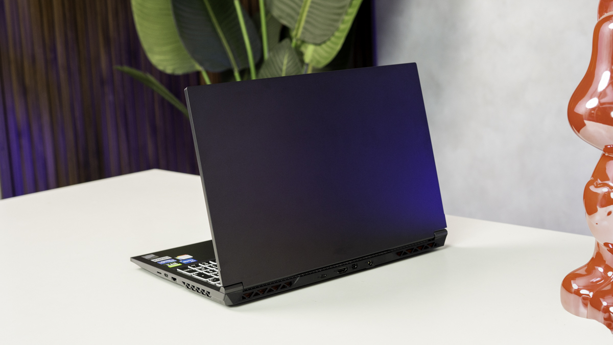 Laptop chơi game 26.9 triệu với RTX 3050: còn xứng đáng trước thế hệ mới?