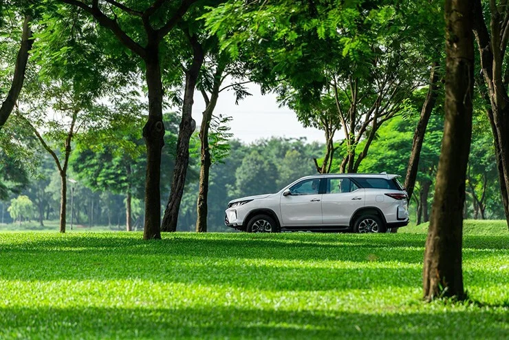 Toyota Fortuner: Động cơ Euro 5, TSS và giá từ 1,055 tỷ
