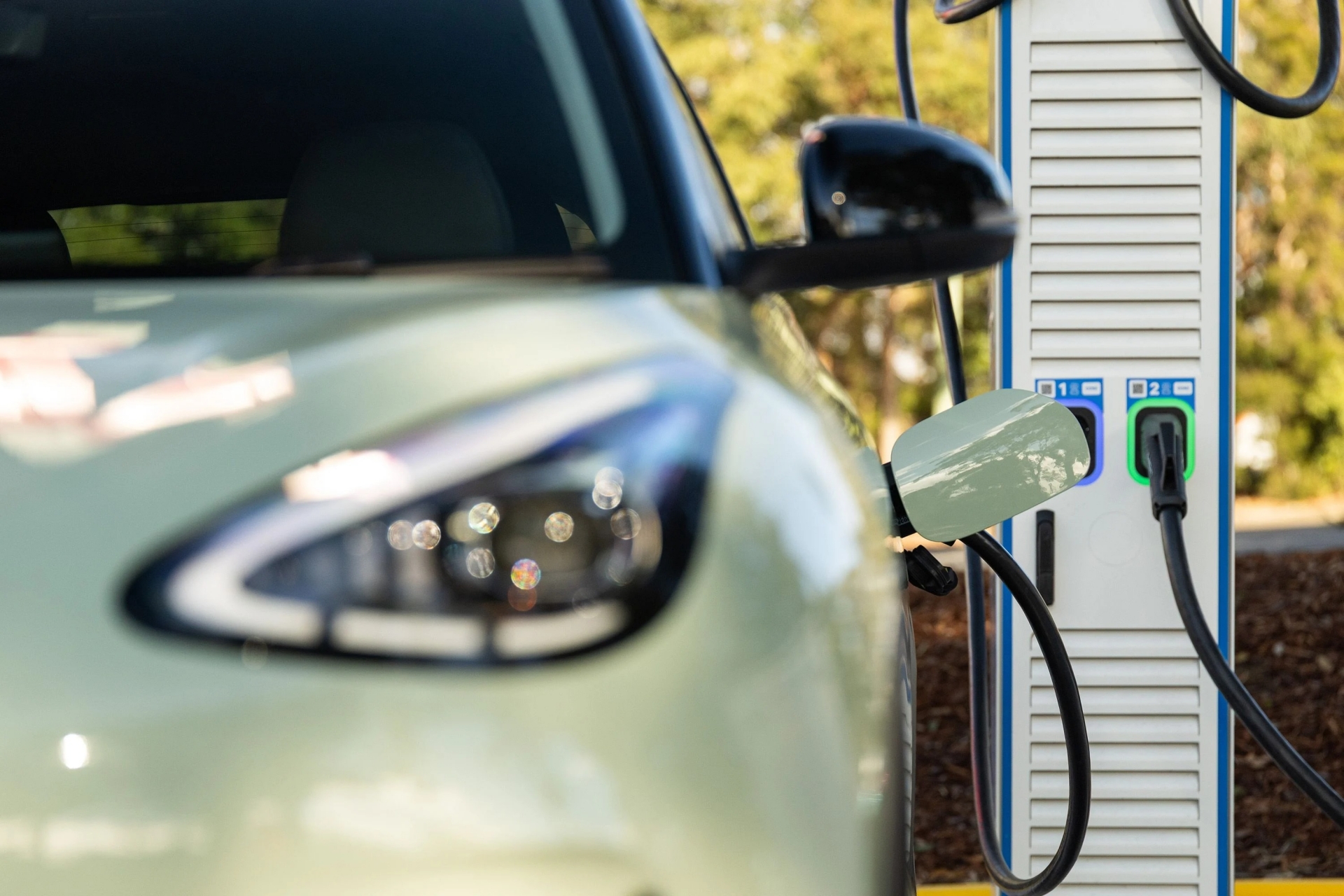 Geely tung công nghệ sạc 2,2 MW, thách thức ngôi vương của BYD