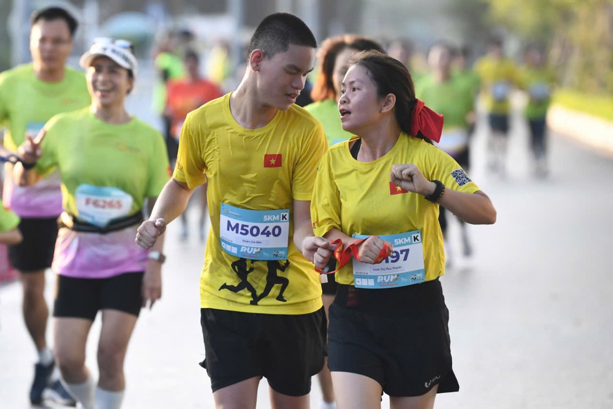 Vietnam Airlines tài trợ Run For Love: Chiến lược thương hiệu từ đường chạy Hồ Tây