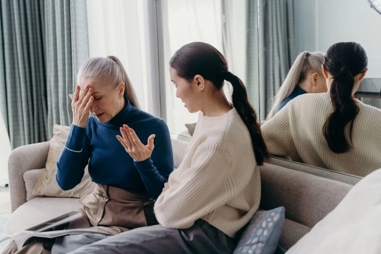 Tuổi mãn kinh sớm và hiểm họa Alzheimer: bảo vệ não bộ từ trung niên