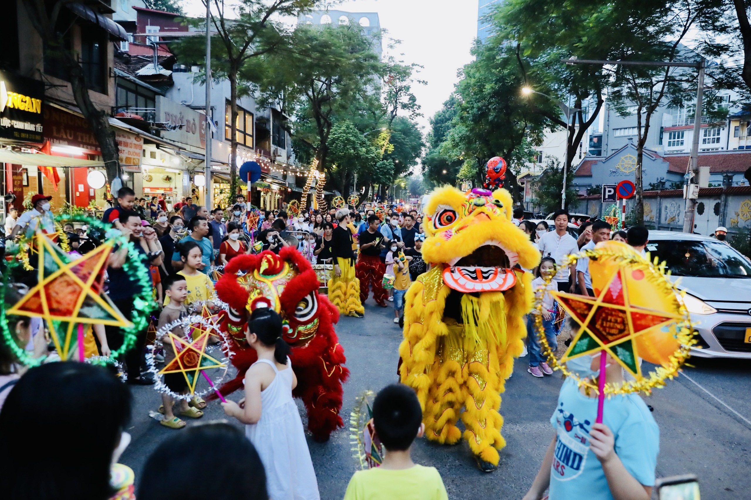 Lễ hội Trung thu tại Hà Nội: Cùng con làm tò he và đồ chơi dân gian