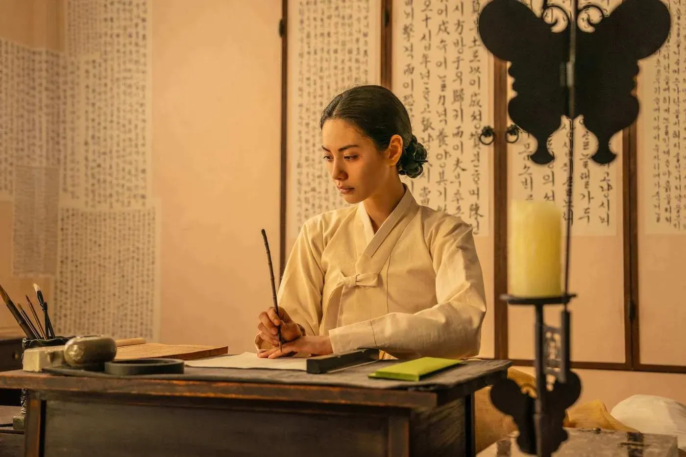 The Scandal: Khi cảnh 19+ và tạo hình lấn át diễn xuất