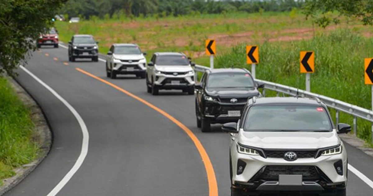 Toyota Fortuner: Động cơ Euro 5, TSS và giá từ 1,055 tỷ