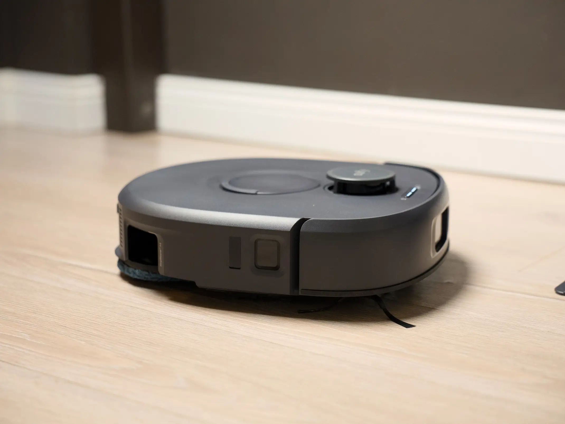 Robot hút bụi lau nhà Eufy C30 Edge và E35: nên chọn mẫu nào cho nhà tầm trung?