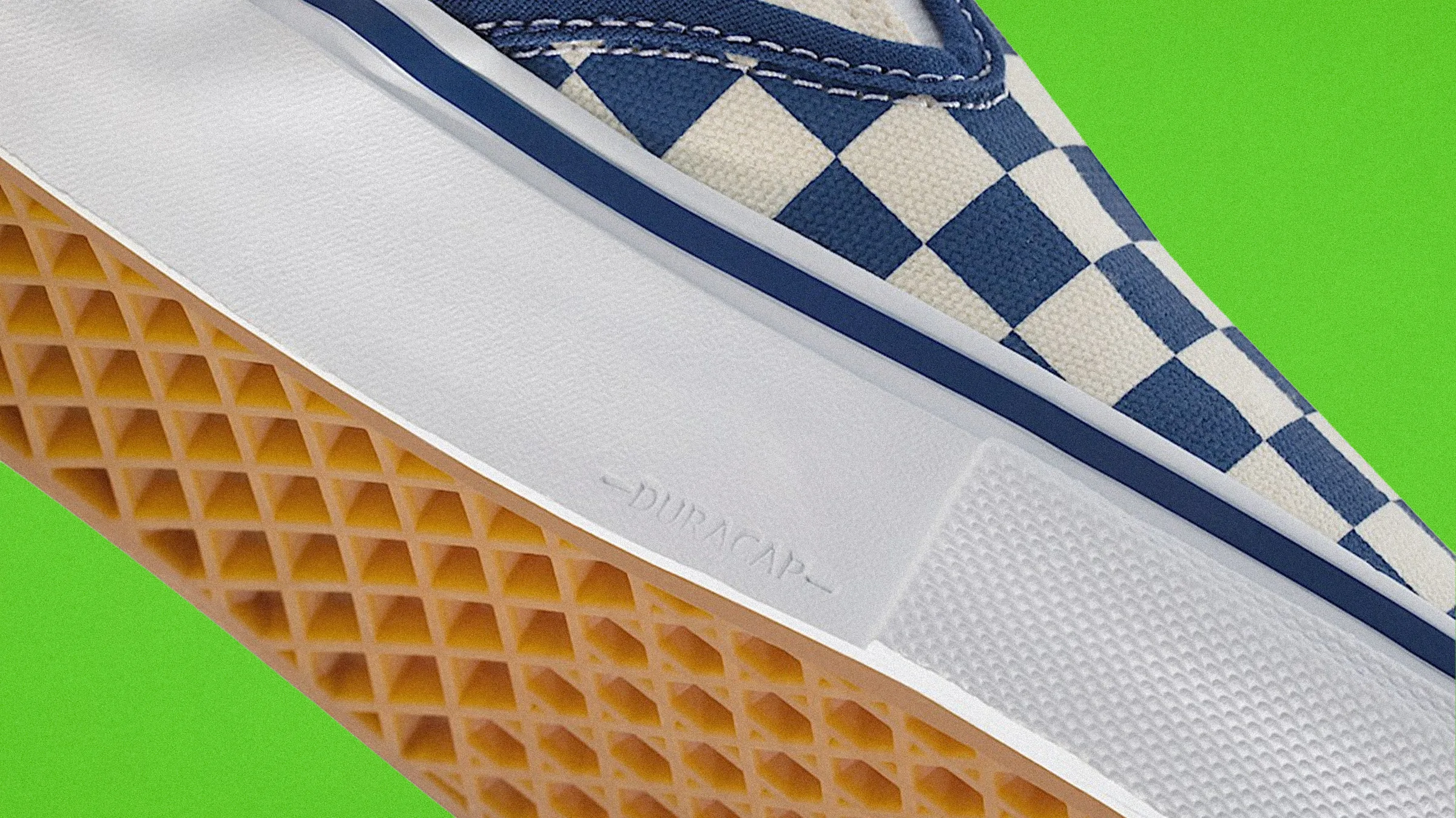 Slip-on sneaker giảm giá từ Vans và UGG: có đáng mua?
