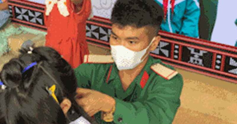 Khi mái tóc trở thành dịch vụ công: Làn sóng cắt tóc miễn phí cho cộng đồng yếu thế