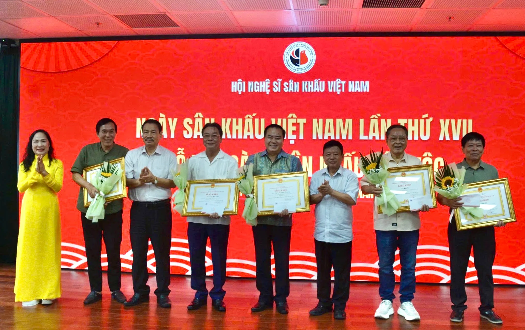 Ngày sân khấu Việt Nam: Từ giỗ Tổ đến những đêm diễn cháy lửa